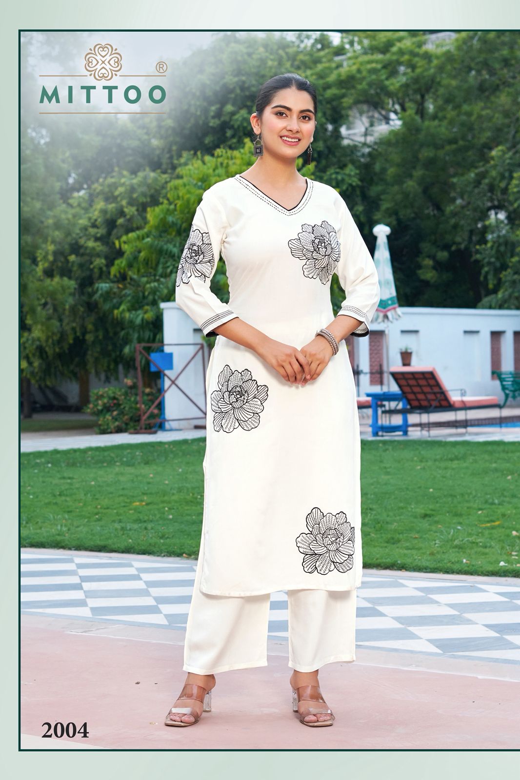 Eternal Elegance – "Ramyaa Grace" Threadwork Kurti Set
