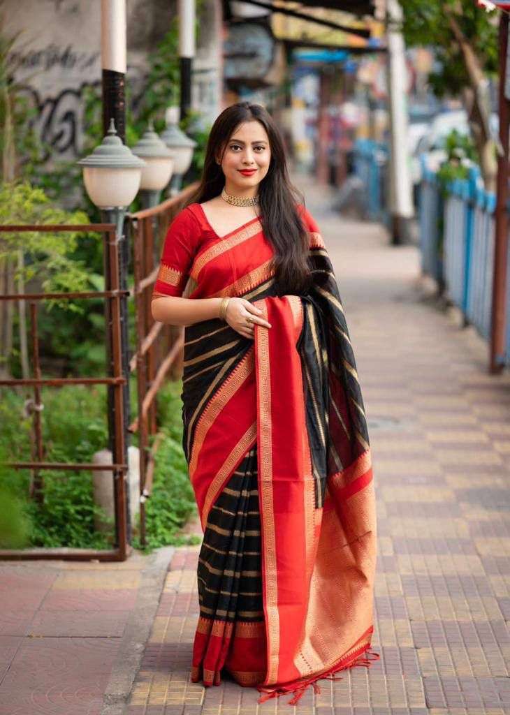 EE-DZ578 Lichi Silk Banarasi Saree
