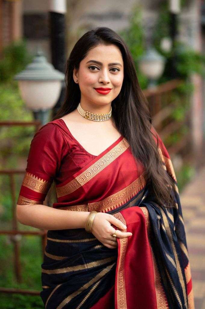 EE-DZ578 Lichi Silk Banarasi Saree